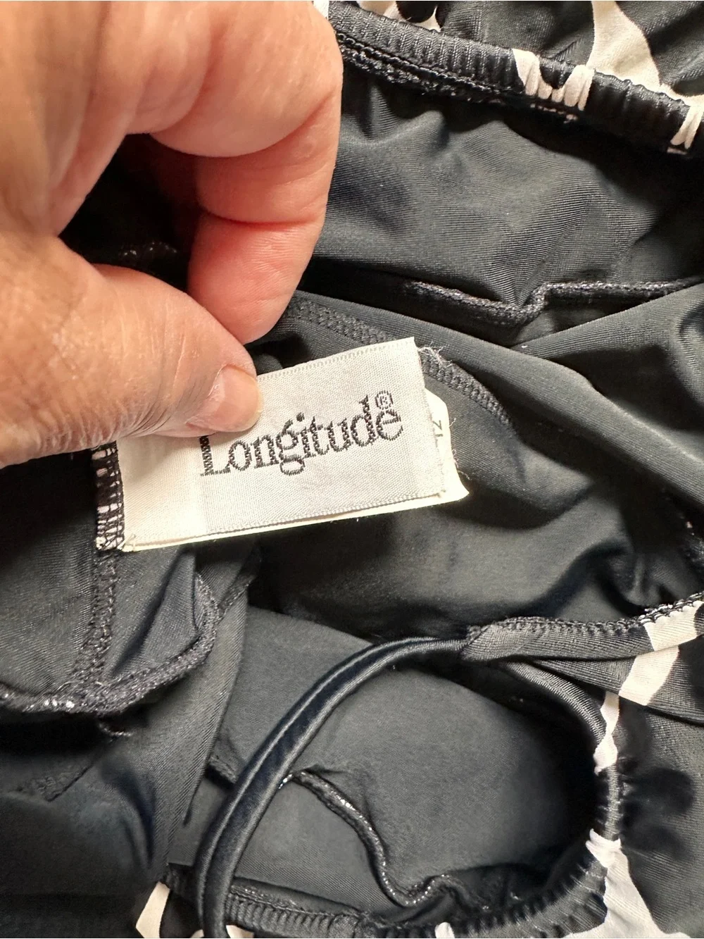 Longitude playful black